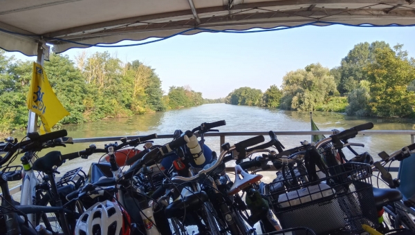 “Navighiamo il museo diffuso dell’acqua”, abbinata bike and boat alla scoperta del “fiume di mezzo”